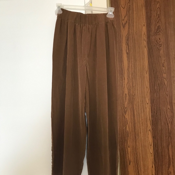 Elizabeth Suzann - Andy Trousers (Silk Moss) - Picture 3 of 5